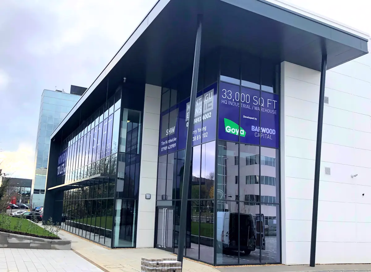 Gatwick 33, Crawley