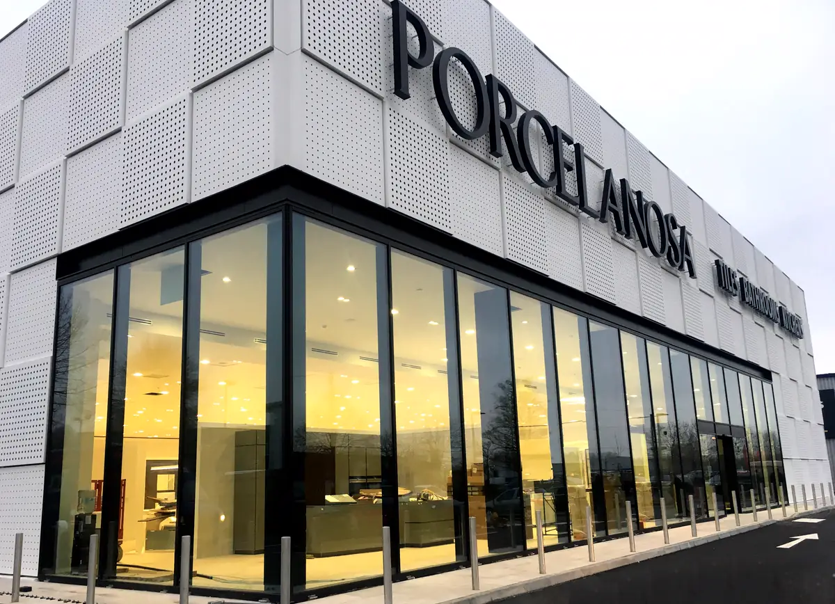 Works complete at the new Porcelanosa showroom!